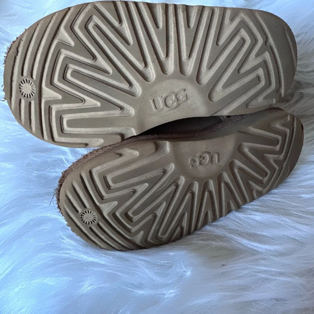 UGG Kids' Bailey Bow II‎ Swiftie Party Chestnut Boot Size 10